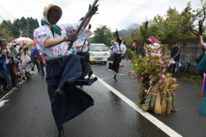 薩摩川内市祁答院町で田の神戻し（ＨＰ）