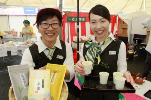 若手生産者ら新茶ＰＲ（ＨＰ）